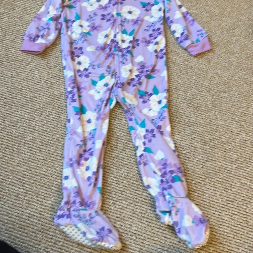 NWOT Children's Place purple & white floral 2T full zip loose fit fuzzy pajamas